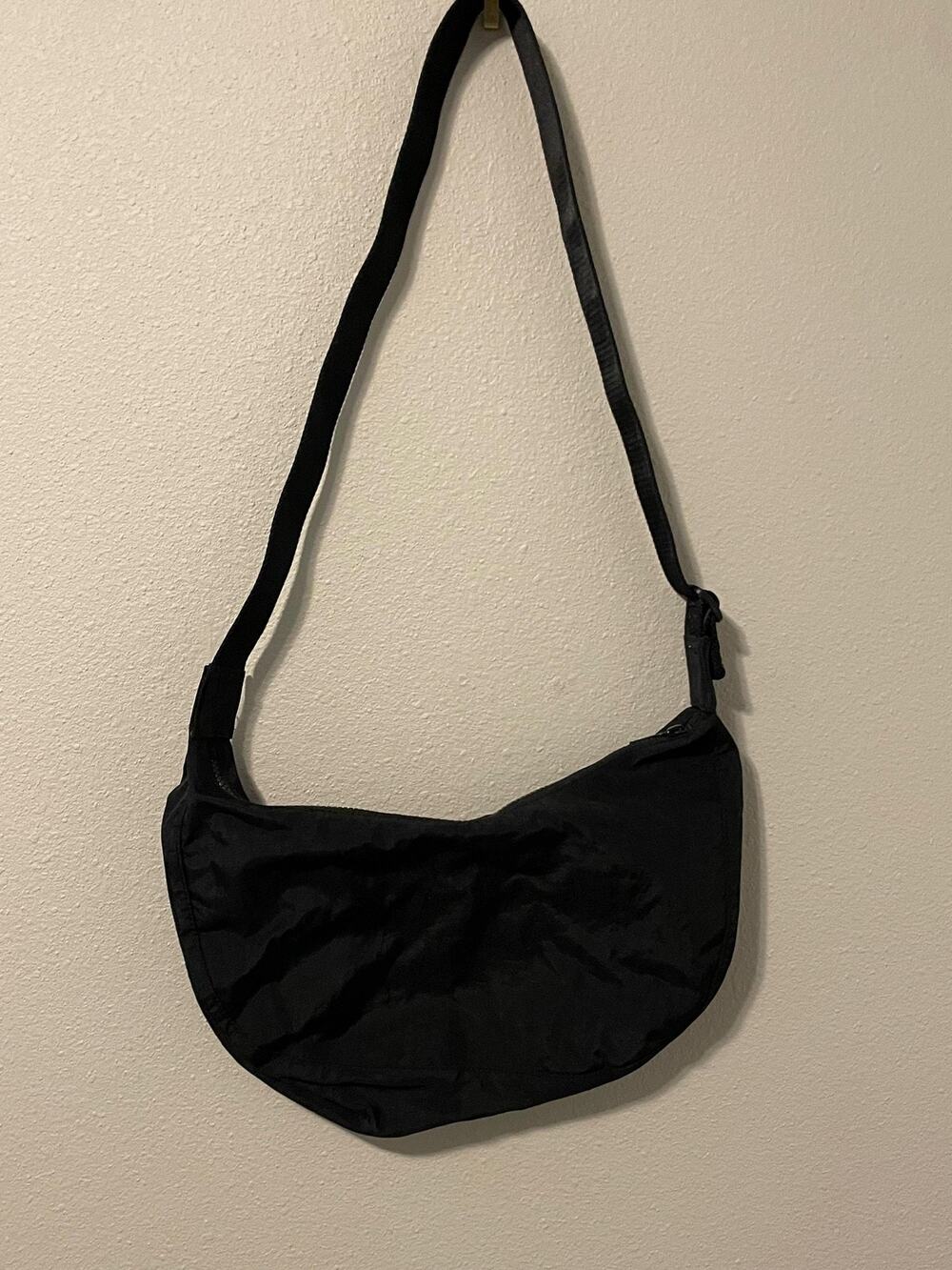Baggu Crossbody Bag Womens Medium Black Nylon Crescent Purse Adjustable Strap